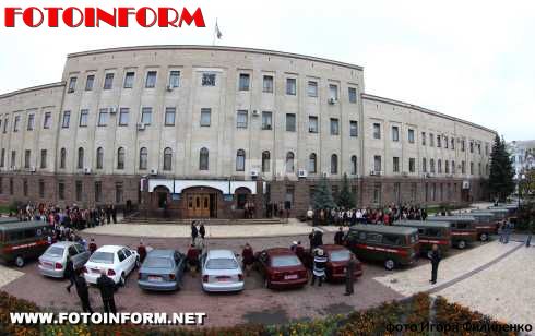 В Кировограде дарили автомобили (фоторепортаж)